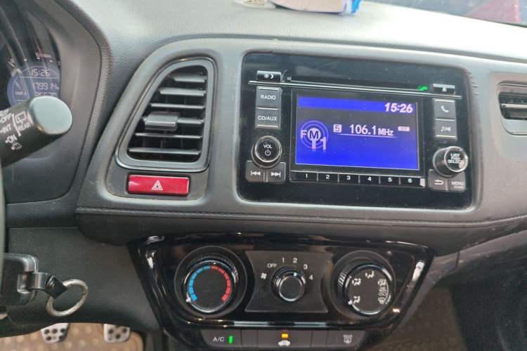 Used Honda Vezel 2015 1.5L manual two-wheel drive Comfort trim level Audio And AC Panel