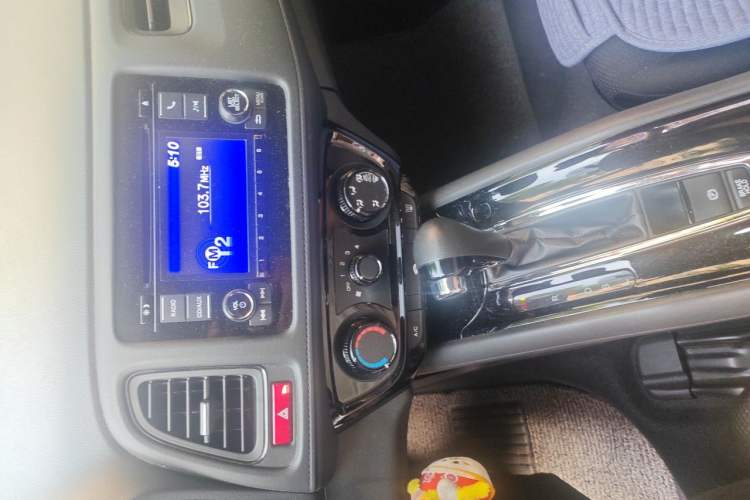 Used Honda Vezel 2015 1.5L CVT two-wheel drive Comfort trim Audio And AC Panel