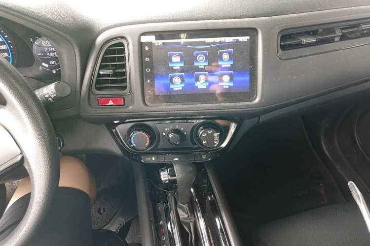 Used Honda Vezel 2015 1.5L CVT two-wheel drive Comfort trim Audio And AC Panel
