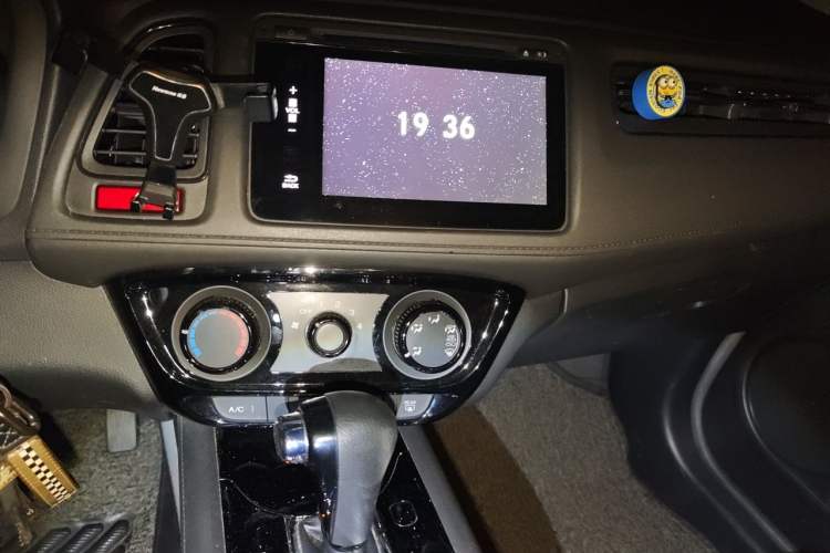 Used Honda Vezel 2015 1.5L CVT two-wheel drive Comfort trim Audio And AC Panel