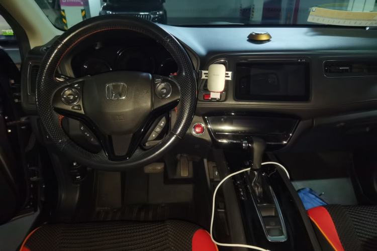Used Honda Vezel 2015 1.8L CVT 2WD Luxury Model Center Console