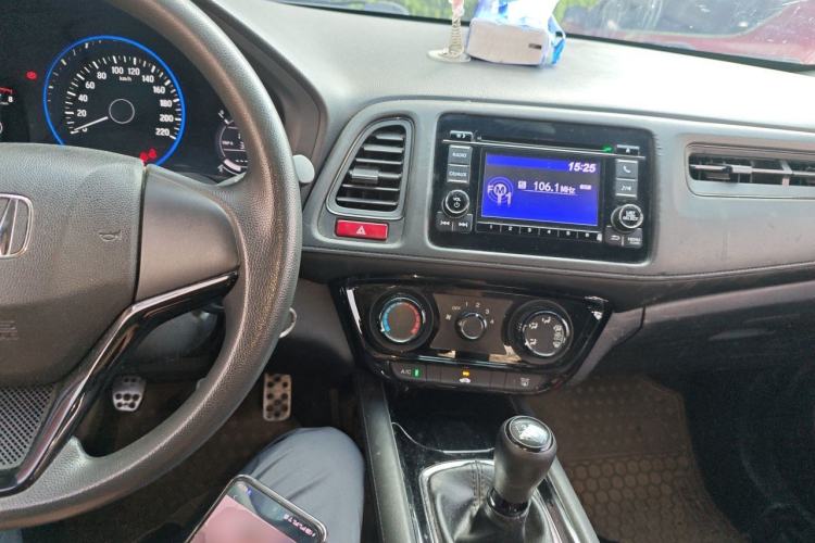 Used Honda Vezel 2015 1.5L manual two-wheel drive Comfort trim level Center Console