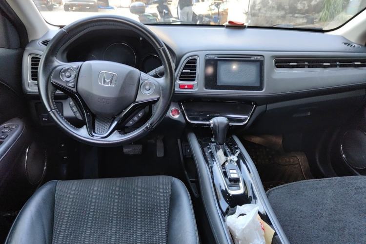 Used Honda Vezel 2015 1.8L CVT 2WD Luxury Model Center Console