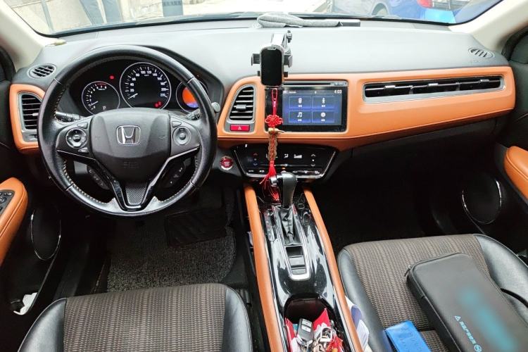 Used Honda Vezel 2015 1.8L CVT 2WD Luxury Model Center Console