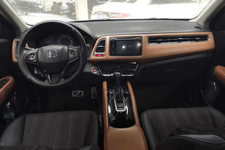 Used Honda Vezel 2015 1.8L CVT 2WD Luxury Model Center Console