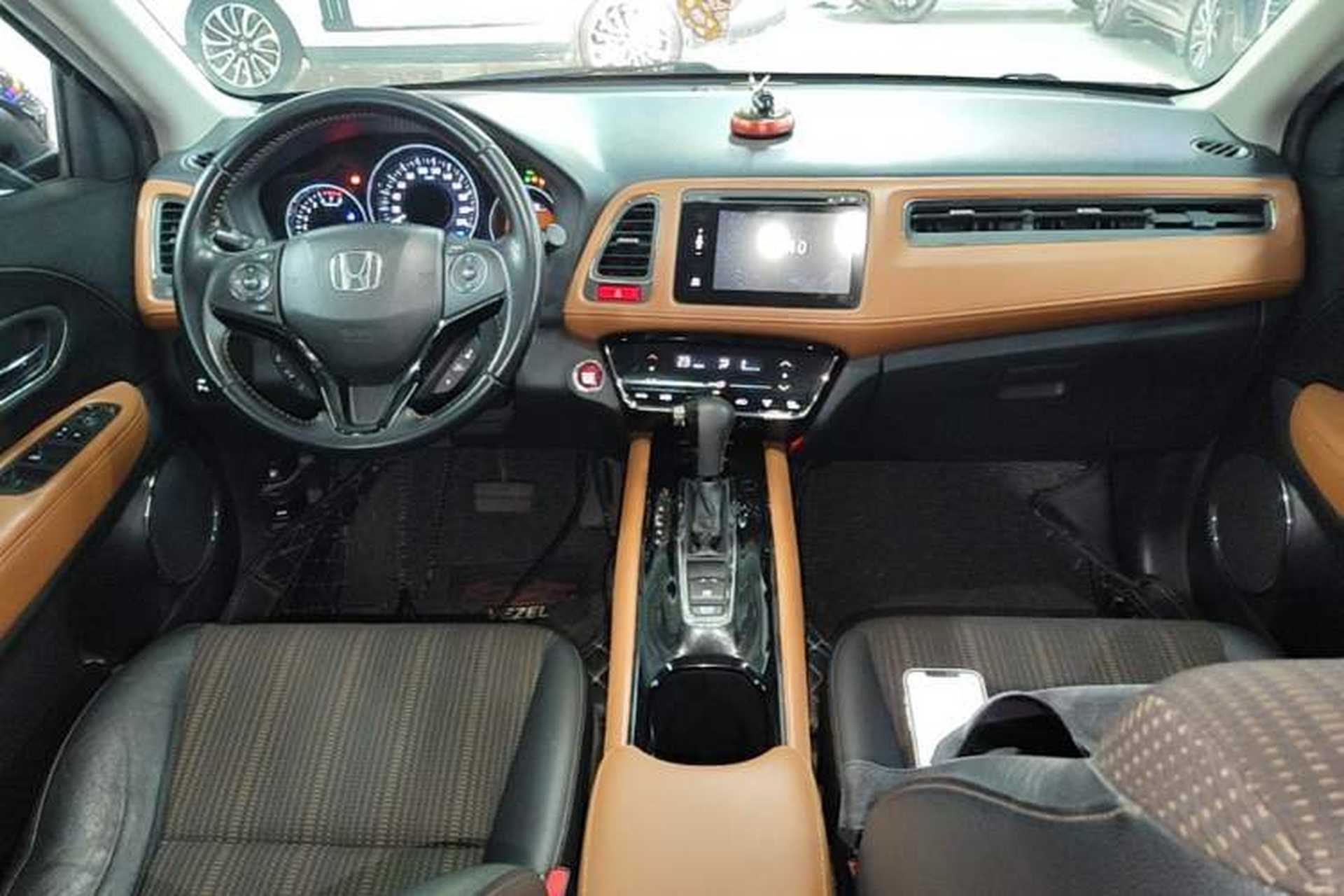 Used Honda Vezel 2015 1.8L CVT 2WD Luxury Model Center Console