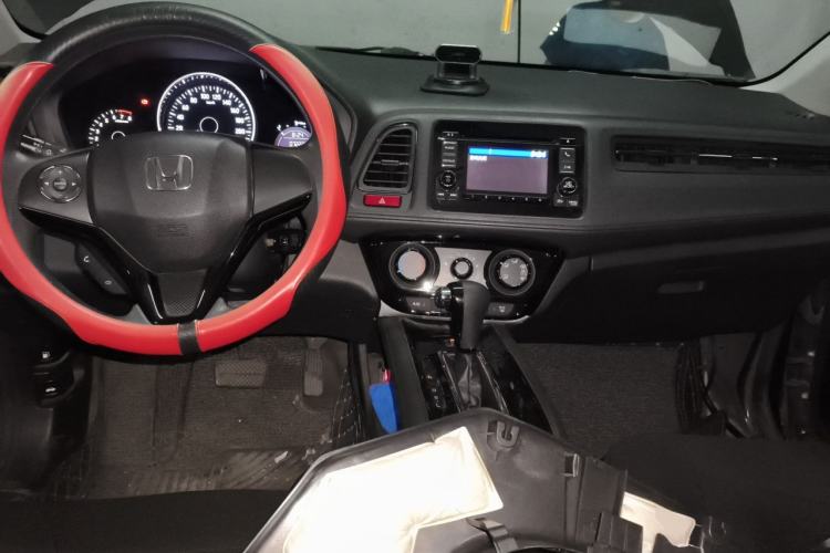 Used Honda Vezel 2015 1.8L CVT 2WD Elite Model Center Console