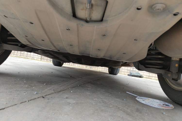 Used Honda Vezel 2015 1.5L manual two-wheel drive Comfort trim level Chassis Rear