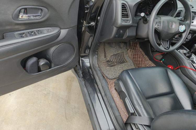 Used Honda Vezel 2015 1.5L manual two-wheel drive Comfort trim level Driver Seat