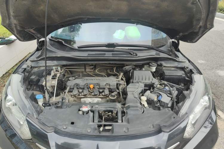 Used Honda Vezel 2015 1.8L CVT 2WD Elite Model Engine Bay