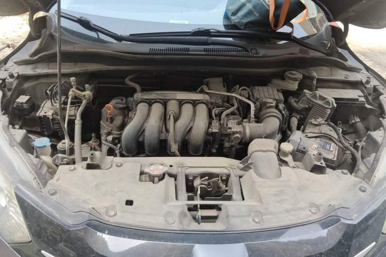 Used Honda Vezel 2015 1.5L CVT two-wheel drive Comfort trim Engine Bay