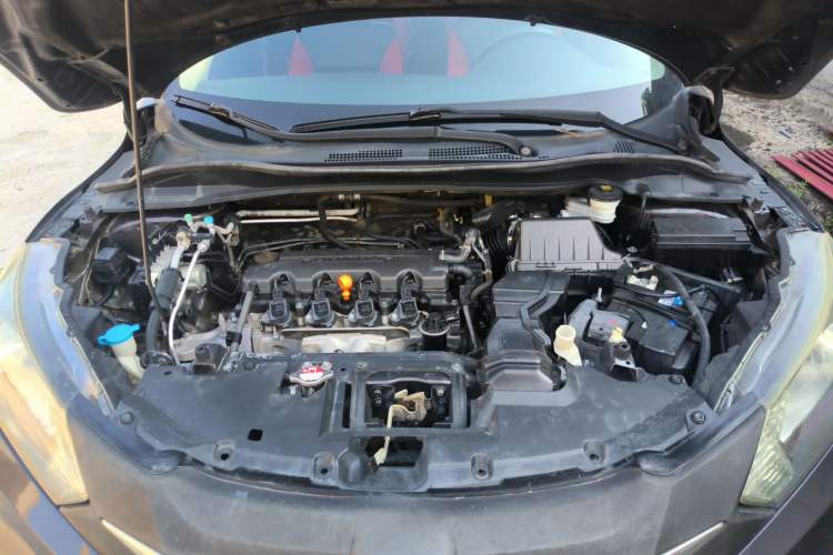 Used Honda Vezel 2015 1.8L CVT 2WD Elite Model Engine Bay