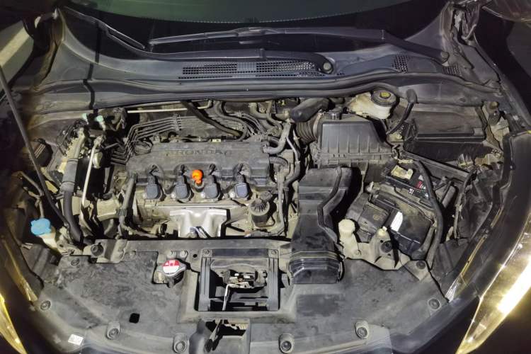 Used Honda Vezel 2015 1.8L CVT 2WD Luxury Model Engine Bay
