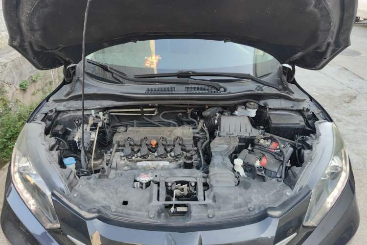 Used Honda Vezel 2015 1.8L CVT 2WD Luxury Model Engine Bay