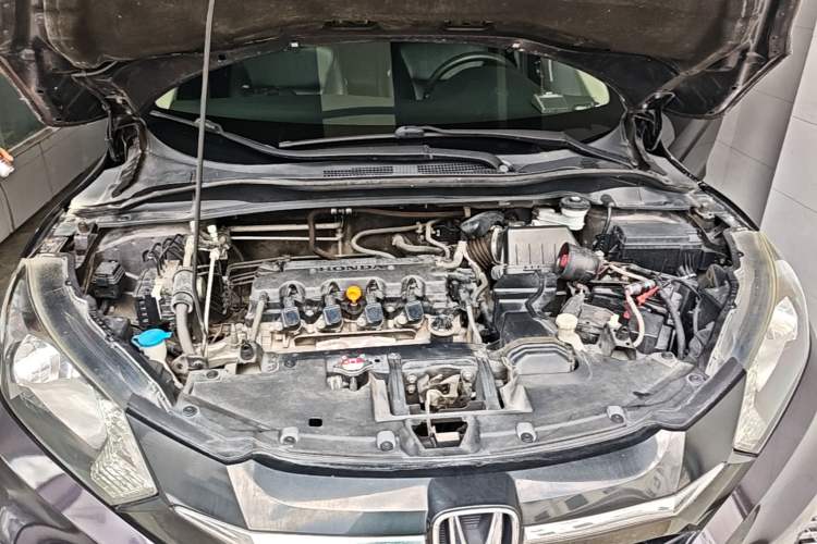 Used Honda Vezel 2015 1.8L CVT 2WD Elite Model Engine Bay