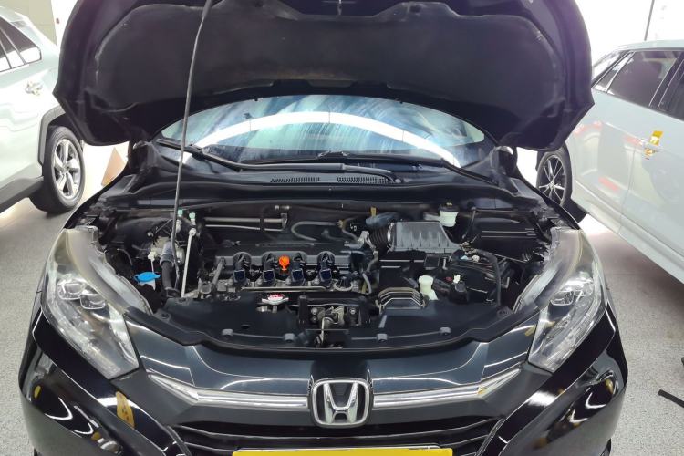 Used Honda Vezel 2015 1.8L CVT 2WD Luxury Model Engine Bay