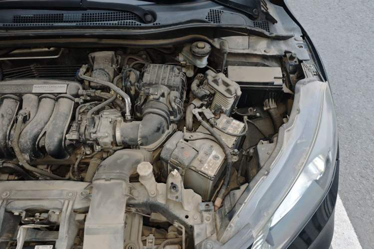 Used Honda Vezel 2015 1.5L CVT two-wheel drive Comfort trim Engine Bay Left