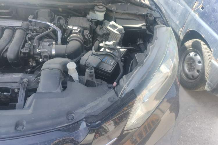 Used Honda Vezel 2015 1.5L CVT two-wheel drive Comfort trim Engine Bay Left