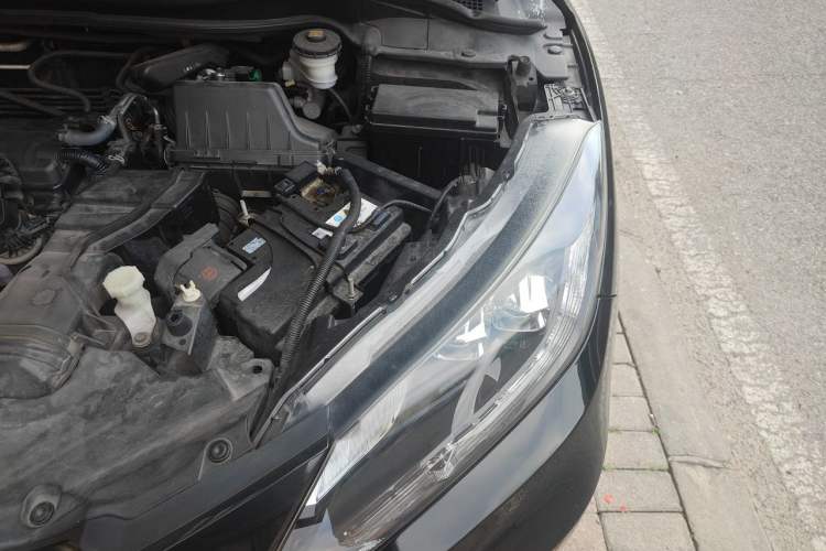 Used Honda Vezel 2015 1.8L CVT 2WD Luxury Model Engine Bay Left