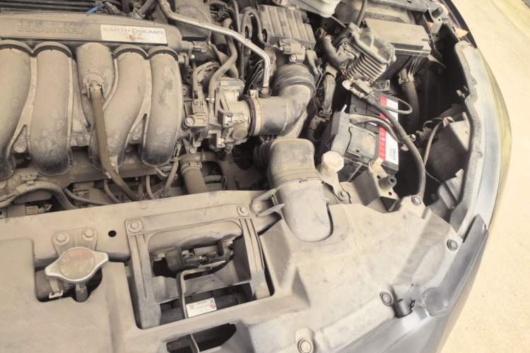 Used Honda Vezel 2015 1.5L CVT two-wheel drive Comfort trim Engine Bay Left