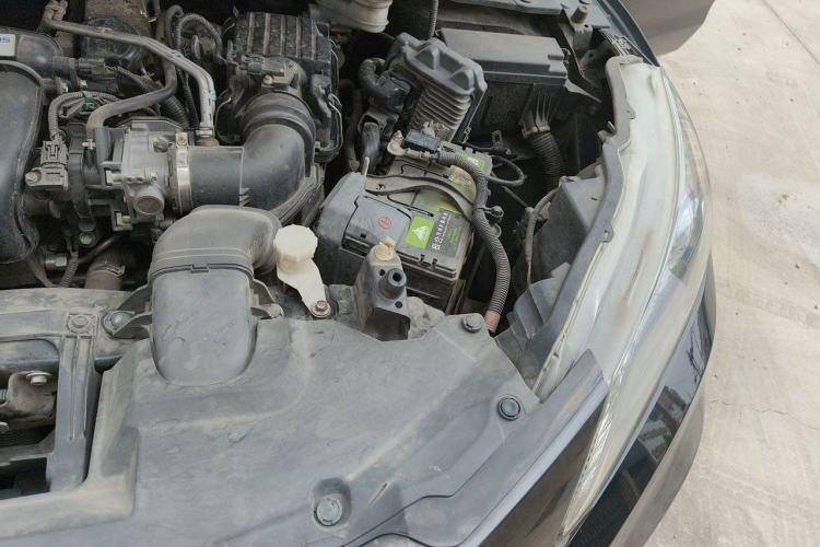 Used Honda Vezel 2015 1.5L manual two-wheel drive Comfort trim level Engine Bay Left