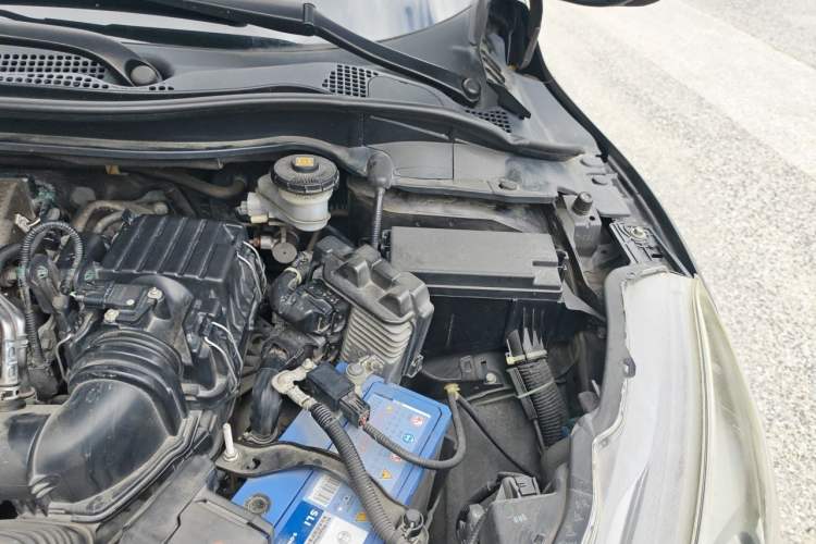 Used Honda Vezel 2015 1.5L CVT two-wheel drive Comfort trim Engine Bay Left