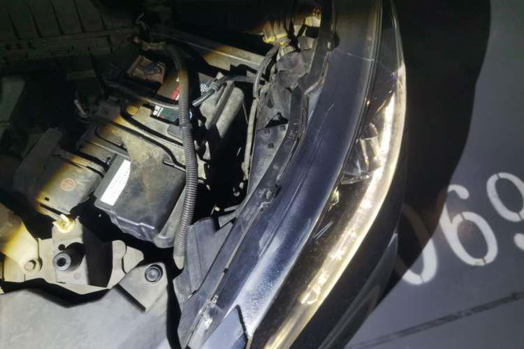 Used Honda Vezel 2015 1.8L CVT 2WD Luxury Model Engine Bay Left