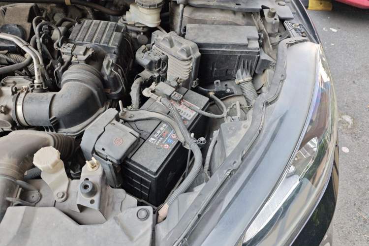 Used Honda Vezel 2015 1.5L manual two-wheel drive Comfort trim level Engine Bay Left