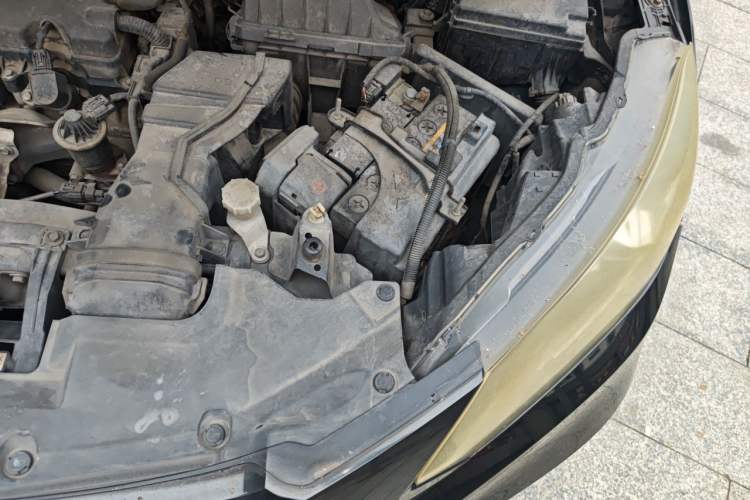 Used Honda Vezel 2015 1.8L CVT 2WD Luxury Model Engine Bay Left