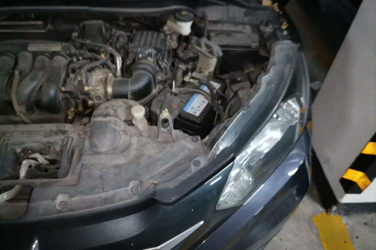 Used Honda Vezel 2015 1.5L CVT two-wheel drive Comfort trim Engine Bay Left