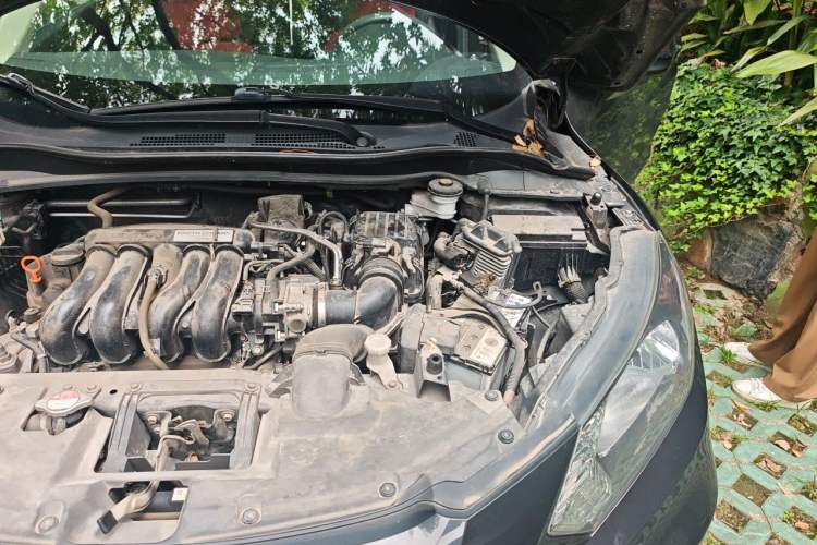 Used Honda Vezel 2015 1.5L CVT two-wheel drive Comfort trim Engine Bay Left