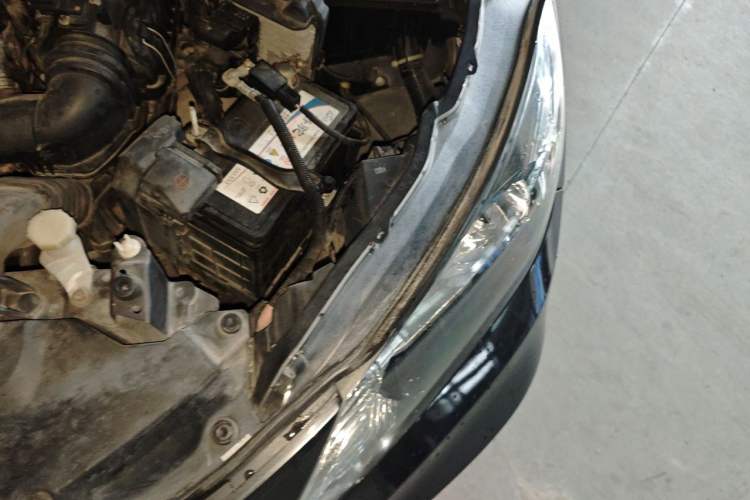 Used Honda Vezel 2015 1.5L CVT two-wheel drive Comfort trim Engine Bay Left