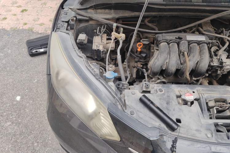 Used Honda Vezel 2015 1.5L CVT two-wheel drive Comfort trim Engine Bay Right