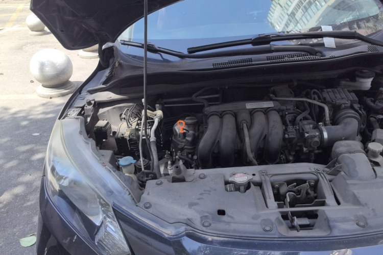 Used Honda Vezel 2015 1.5L CVT two-wheel drive Comfort trim Engine Bay Right