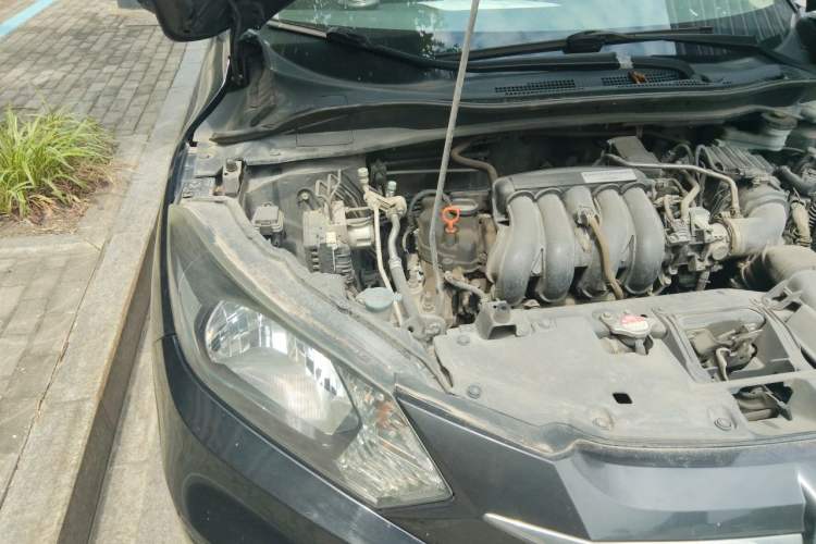 Used Honda Vezel 2015 1.5L CVT two-wheel drive Comfort trim Engine Bay Right