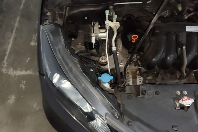 Used Honda Vezel 2015 1.5L CVT two-wheel drive Comfort trim Engine Bay Right