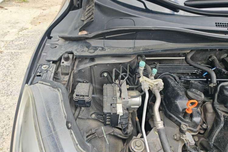 Used Honda Vezel 2015 1.5L CVT two-wheel drive Comfort trim Engine Bay Right