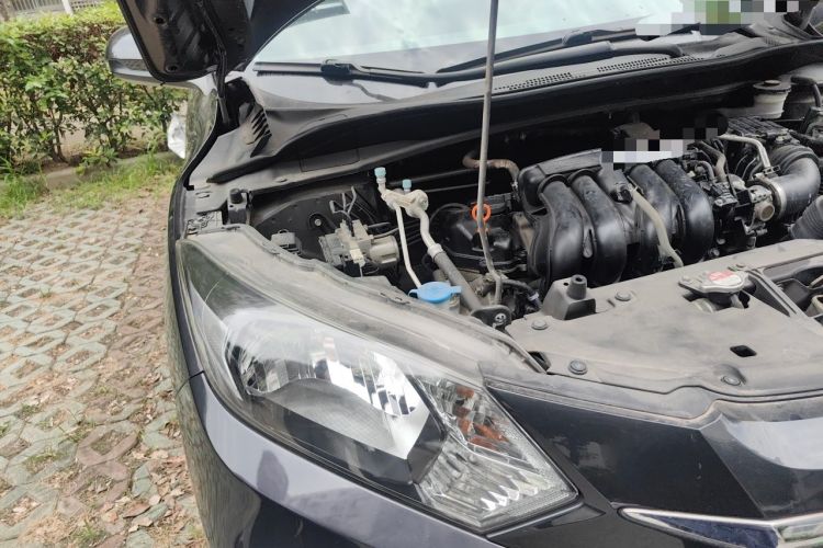 Used Honda Vezel 2015 1.5L CVT two-wheel drive Comfort trim Engine Bay Right