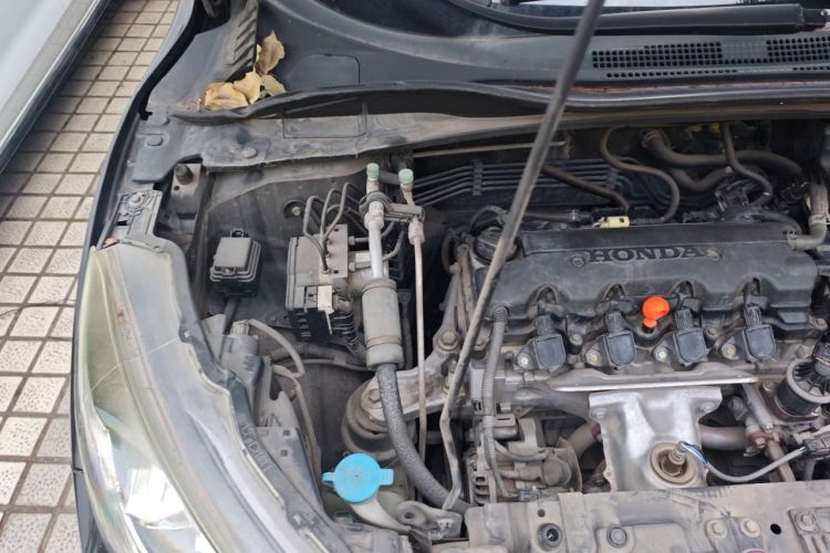 Used Honda Vezel 2015 1.8L CVT 2WD Luxury Model Engine Bay Right
