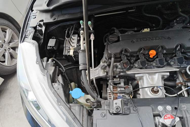 Used Honda Vezel 2015 1.8L CVT 2WD Luxury Model Engine Bay Right