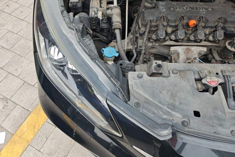 Used Honda Vezel 2015 1.8L CVT 2WD Luxury Model Engine Bay Right