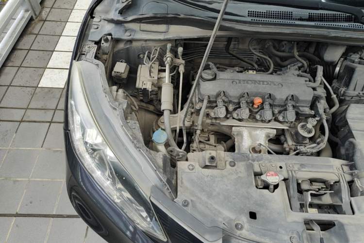 Used Honda Vezel 2015 1.8L CVT 2WD Luxury Model Engine Bay Right