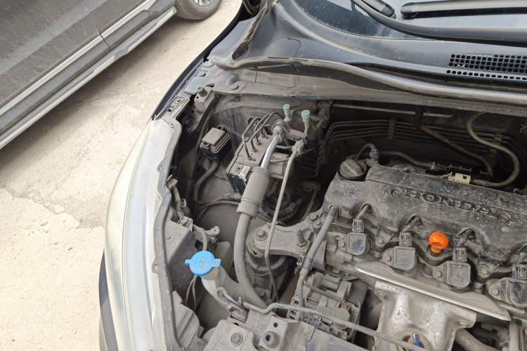 Used Honda Vezel 2015 1.8L CVT 2WD Elite Model Engine Bay Right