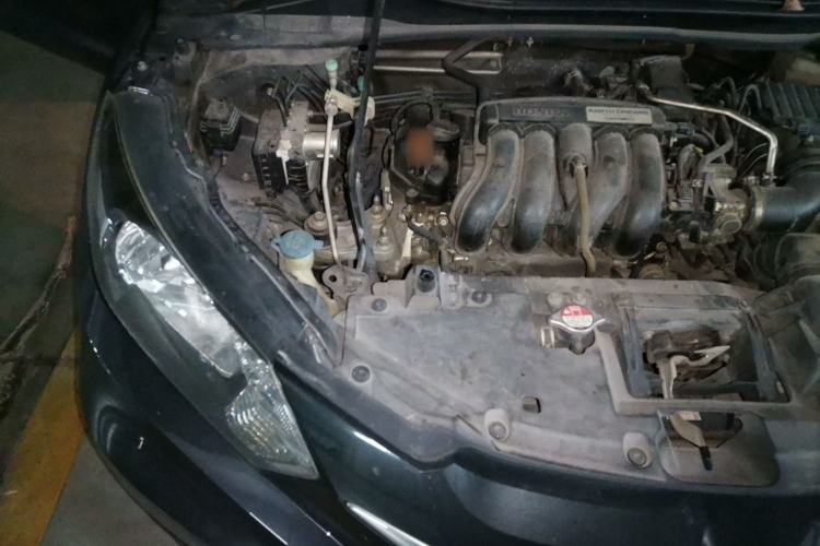 Used Honda Vezel 2015 1.5L CVT two-wheel drive Comfort trim Engine Bay Right