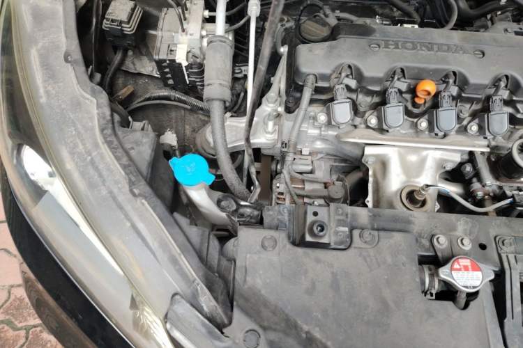 Used Honda Vezel 2015 1.8L CVT 2WD Elite Model Engine Bay Right