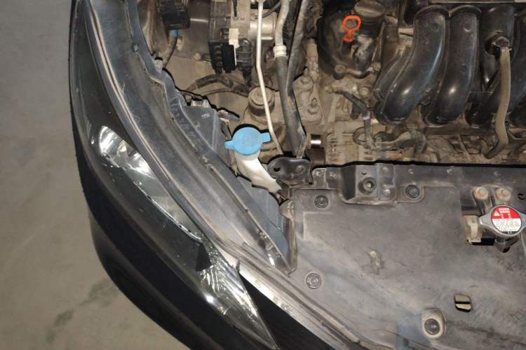 Used Honda Vezel 2015 1.5L CVT two-wheel drive Comfort trim Engine Bay Right