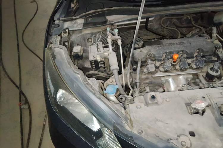 Used Honda Vezel 2015 1.8L CVT 2WD Elite Model Engine Bay Right