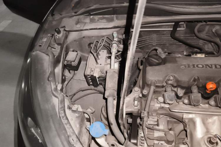 Used Honda Vezel 2015 1.8L CVT 2WD Elite Model Engine Bay Right