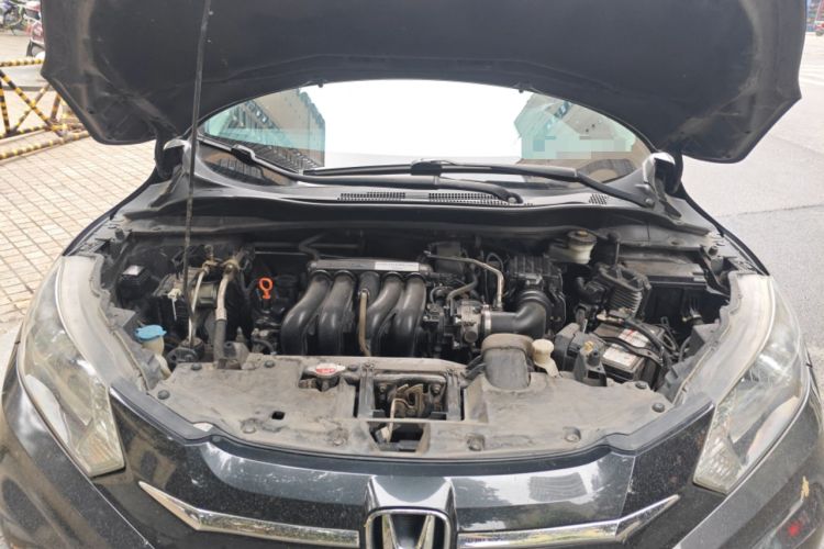 Used Honda Vezel 2015 1.5L manual two-wheel drive Comfort trim level Engine Bay