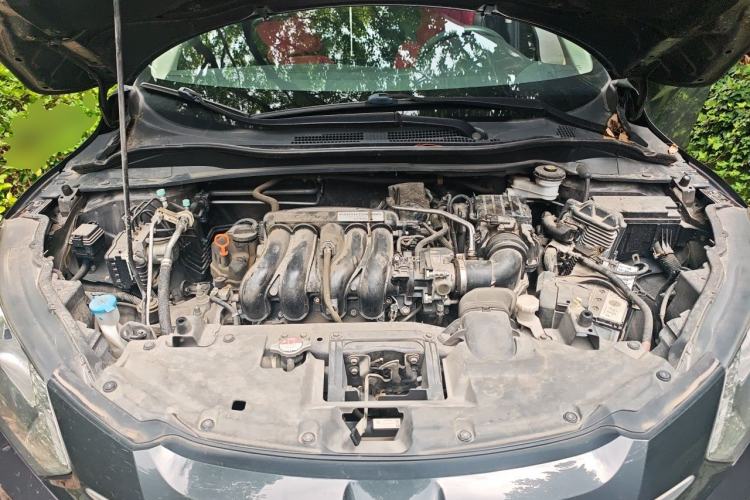 Used Honda Vezel 2015 1.5L CVT two-wheel drive Comfort trim Engine Bay